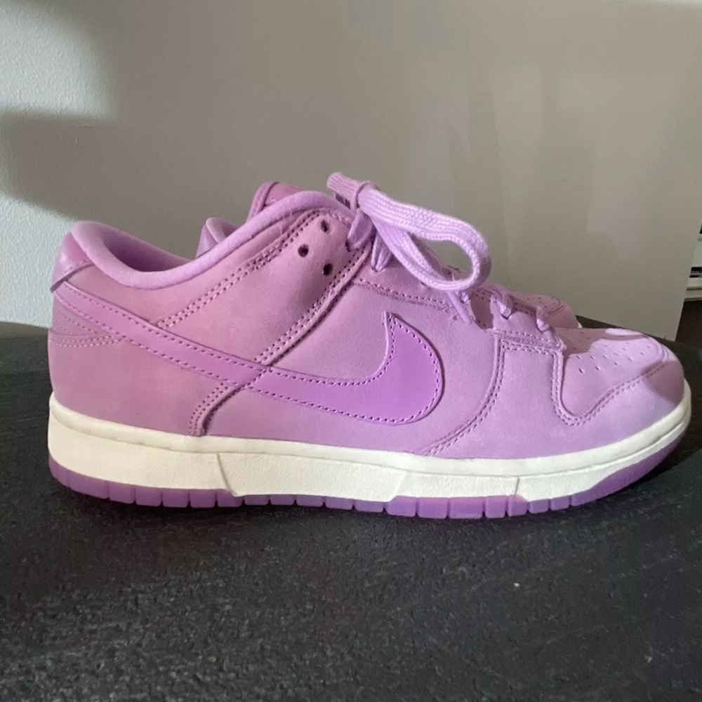 Nike Dunk Low Premium MF,  Women’s Shoes, Fuschia Rush, Size W 8.5